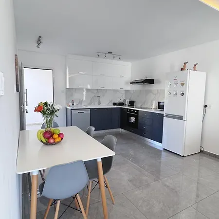 Savvas Apartamento *
