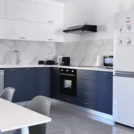 Savvas Apartamento *